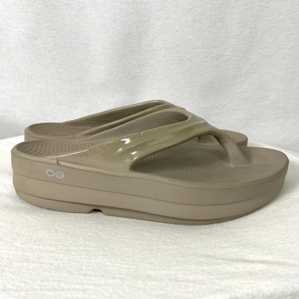 OOFOS sandals excellent